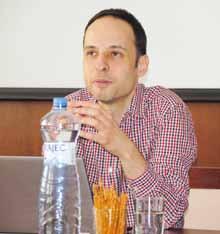 Po obšírne podanej prednáške nasledovala rozsiahla diskusia venovaná predovšetkým pôvodu práva, rozporom medzi vnútornou etikou a platnými právnymi normami, motívom k zmenám spoločnosti a práva.