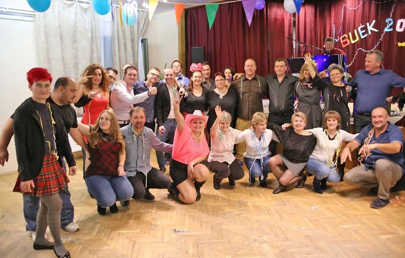 oldal A Petőfi Sándor Általános Iskola hírei 6-7. oldal Adventi segítségnyújtás Sárgarózsa karácsony Disznóvágás, házi húsfeldolgozás 8. oldal 8. oldal 10.