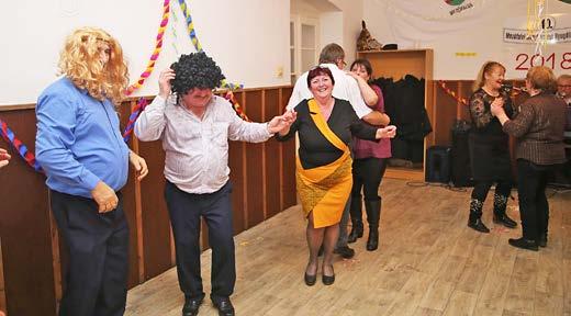 a faluban, a civil szervezeteknél máris megkezdődött pótszilveszteri szezon. Nyitórendezvényként január 6-án, szombaton a Mezőfalvi Nagyközségi Nyugdíjas Klub tagjai szerveztek óévbúcsúztató bált.