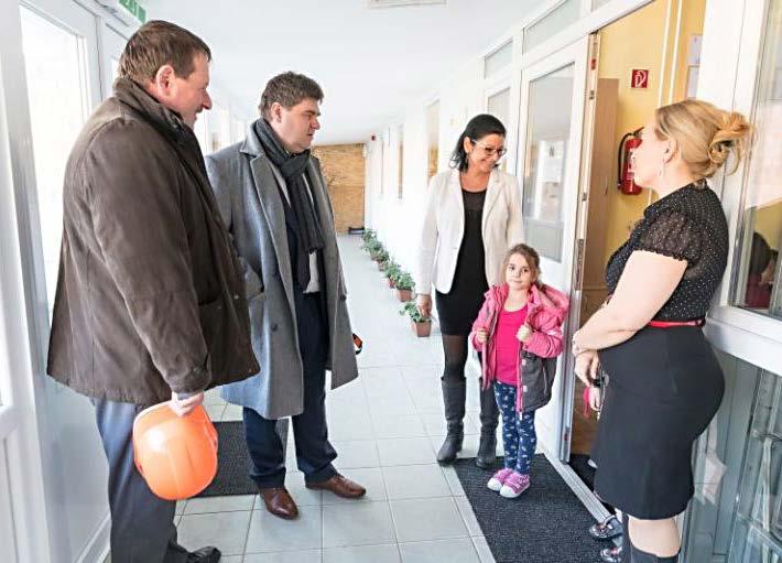 2 Az én falum - Mezőfalva Óvoda: ünnepélyes alapkőletétel Különleges esemény volt advent időszakában a Tündérkert Óvodában:az új épületszárny alapkőletételét figyelhették az intézmény dolgozói és a