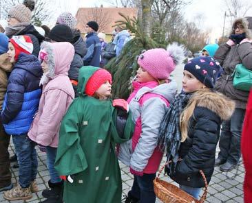 Az ünnep keretén belül búcsúztunk kollégánktól Balog Ervinné Marika nénitől, aki 2018. január 1-től megérdemelt nyugdíjas napjait tölti családja körében.
