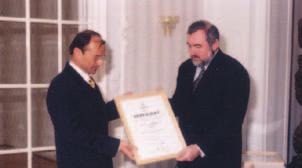 z 1989-90-ben bekövetkezett társadalmi, politikai változások a gazdaságirányításban is éreztették hatásukat. Ezek a hatások a Tiszai Vegyi Kombinátot sem kerülték, kerülhették el.
