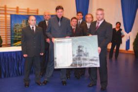 Rekordok, évfordulók, díjak T öbb üzemünk is évfordulót ünnepelt 2009-ben. Február 24-én ünnepelte a termelés elindításának 20.