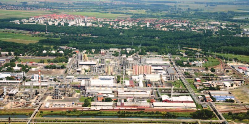 két folyó, a Sajó és a Tisza találkozásánál kedvezőek voltak a feltételek az energiaipar, a kőolaj-finomítás és a