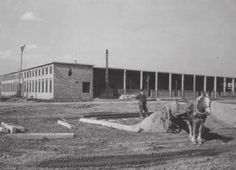 Ez a vezeték biztosította a festékgyár földgáz igényét, majd 1964 őszétől a nitrogén-műtrágyagyár alapanyag szükségletét.
