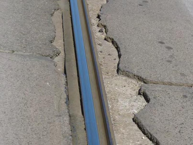 elkopott majd letört vályúorr. Helyszín: 61-es villamos, Déli pályaudvar 2016.04.22. M5.23.