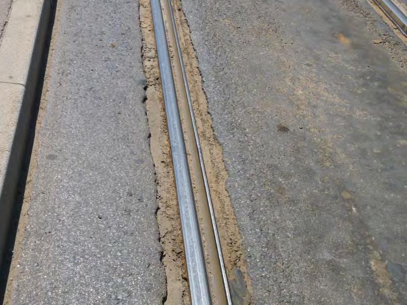 kopás, sínszál külső szélének legyűrődése, kivölgyelődése.