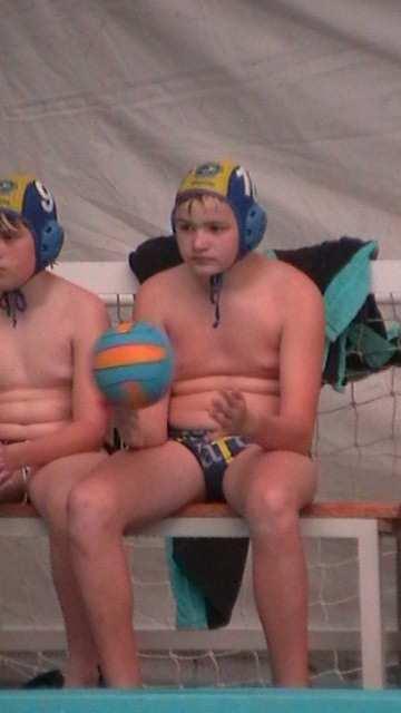 EPRESKERTI SZOMSZÉDAIM az egyik szomszéd: GÉCZY BALÁZS (SÁTORALJAÚJHELY, 2000.10.31.) A Zempléni Vízilabda Klub szakedzıje 2011-ben bemutatót rendezett az iskola diákjai részére.