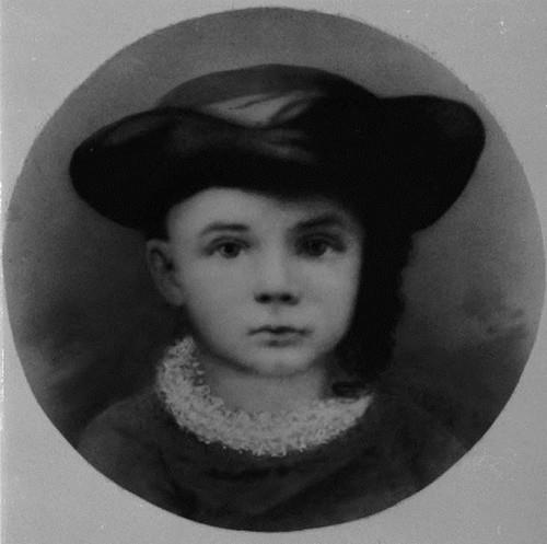 Vonzódás a gépek iránt HENRY FORD 1863. július 30-án, az amerikai polgárháború idején született a Michigan állambeli Springwells Townshipben, elsőszülöttként William és Mary Ford hat gyermeke közül.