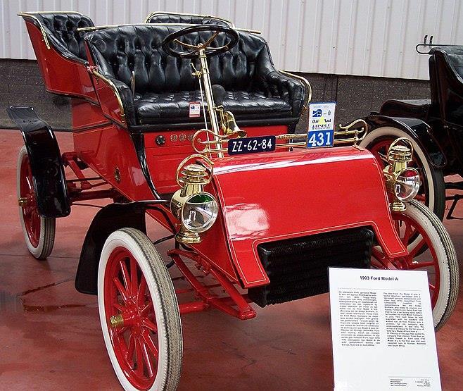 Önálló vállalkozás útján 1903 elején 11 befektetővel közösen megalapította a máig a nevét viselő Ford Motor Companyt.