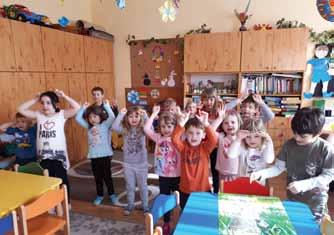 (Mili Hrobath) Sreda pred veliko nočjo je bila za otroke v Vrtcu Gornji Senik prav poseben dan, kajti obiskal jih je velikonočni zajček in jim nastavil v travo na otroško igrišče pisane pirhe ter