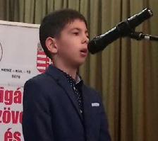 Hagyományainkat követve először a 7-11 éves korúak szavalták el az általuk választott verseket, majd a nagyok, a