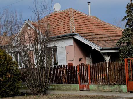 (Fotó: Horváth László) A hatodik az előzővel szemben lévő, Iskola u. 17. sz. hajdani Winkler István-házat.