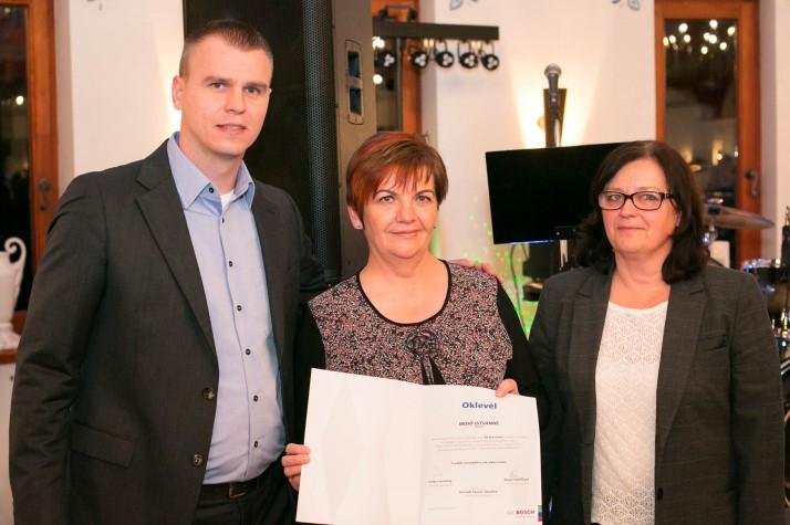 Az okleveleket és plaketteket minden alkalommal átadjuk azon jubiláló