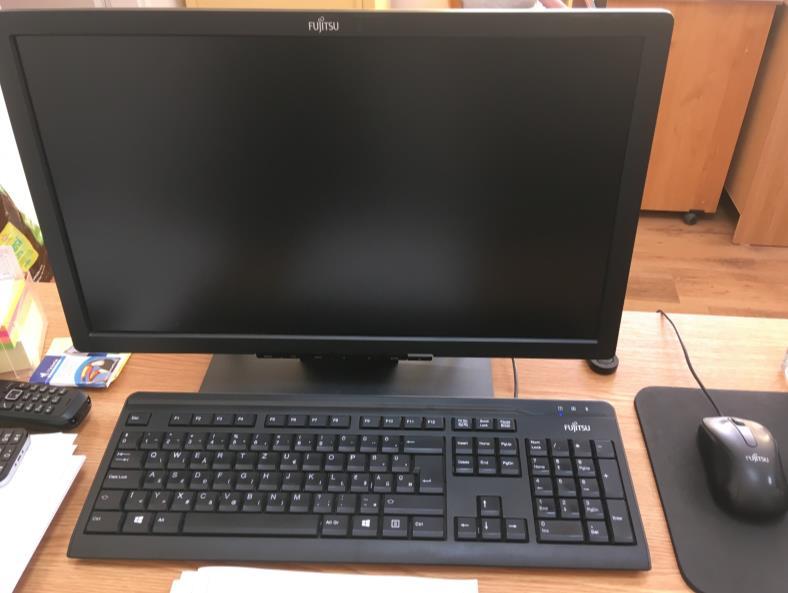 Fujitsu Esprimo P556 Asztali számítógép Monitor 4.