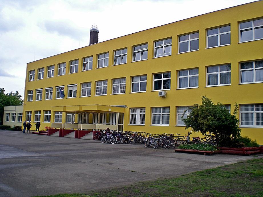 Energiatakarékos lett az Ökoiskola Közel 180 millió forint értékű beruházás keretében zajlott a Debreceni Gönczy Pál általános Iskola és a Gönczy Pál Utcai óvoda épületenergetikai felújítása.