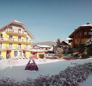 490 Ft-tól HOTEL FÄRBERWRT*** Katschberg PUL S FMLENHOTEL POGÖRCHERHOF*** Foglalási kód: 9295767 1 140 m magasan, városközpont: 50 m, Millstatti-tó: 30 km, Spittal an der rau vasútállomása: 35 km.