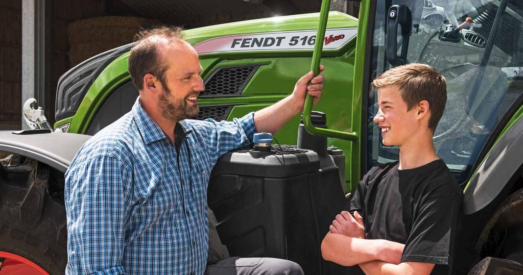 Élvezze most a Fendt 500 Vario traktort filmen. www.fendt.com/500-film A Te mezőgazdaságod, a Te perspektívád. A Fendt 500 Vario ideális, sokoldalú vontató, amelyre mindig számíthat.