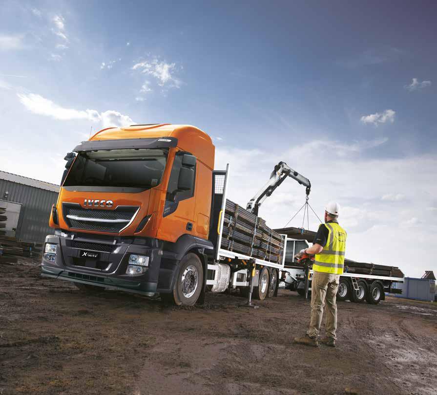 MAXIMÁLIS RUGALMASSÁG: KIFEJEZETTEN AZ ÖN FELADATÁRA SZABVA A STRALIS X-WAY maximális rugalmasságot kínál: nyerges vontató és felépítményezhető alvázas kivitelekből, három különböző változatból,
