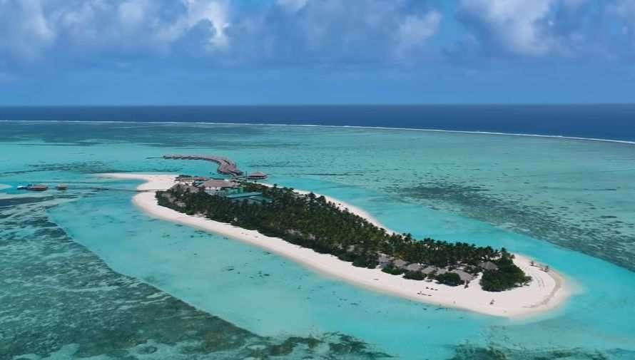 1 COCOON MALDIVES 4-5 csillagos sziget Lhaviyani atoll, 30 perc hidroplán transzfer Maléról, 700 m hosszú, 100 m széles sziget, 145 lakrésszel.