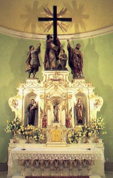 Az oltár eredetileg is fehér volt, nem valószínű, hogy felállítása óta újramázolták volna. Erre az 1993.