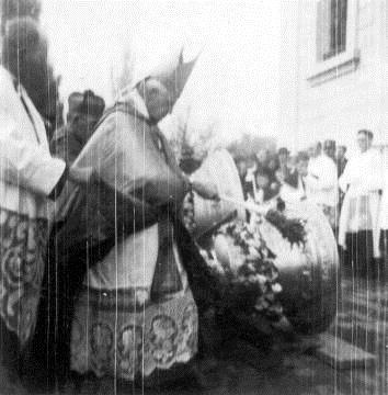 Ez a harang, amelyet az érsek 1738-ban, Kapisztrán Szent János tiszteletére szentelt fel, ekkoriban már több mint 200 éves lehetett.