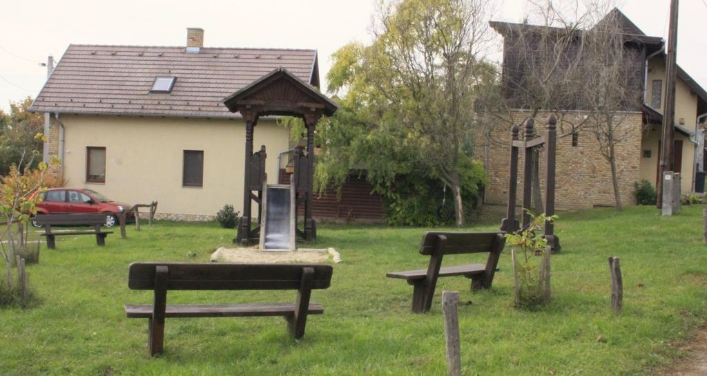 Egyéb zöldfelületek, közparkok Verőce zöldfelületeit erősítik a település közterületein kialakított játszóterek.