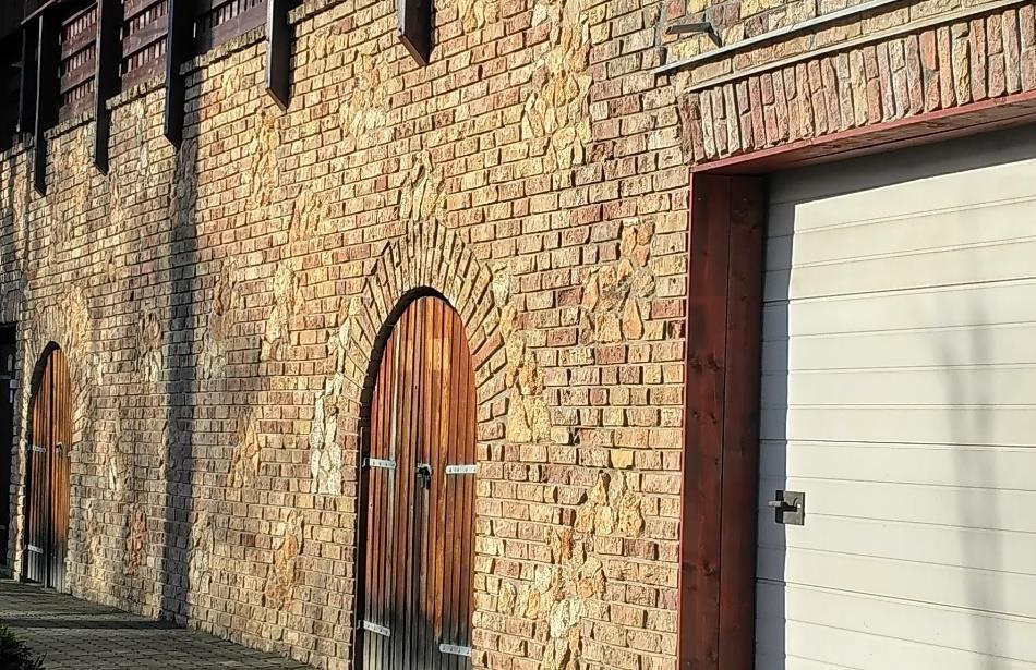 faluban szükséges, de