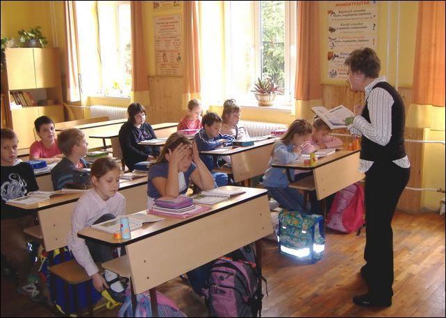 Az osztály tantárgytesztben elért eredménye és az osztály flow, szorongás és unalom élményének