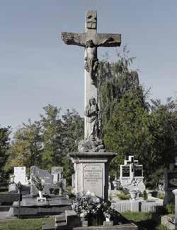 KERESZT A temető közepén álló késő XIII. Louis stílusú faragott kő emlékmű melyet Veres József és Kovács Apollónia állíttattak 1832- ben.