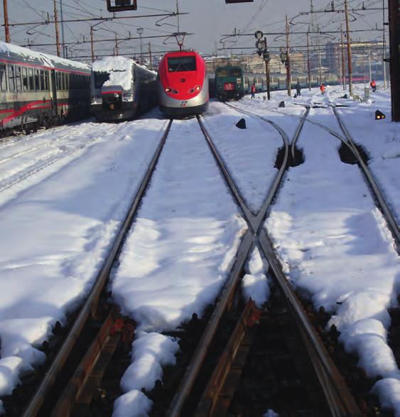 HASZNÁLHATÓ VASÚTI PÁLYA IDŐJÁRÁSTÓL FÜGGETLENÜL Önszabályozó váltófűtő rendszerünk segítségével a sínek megelőző jelleggel melegen tarthatók.