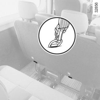 Ha gépjárműve balesetet szenvedett, ellenőriztesse az ISOFIX rögzítési rendszert, és cserélje ki a gyermekülést.