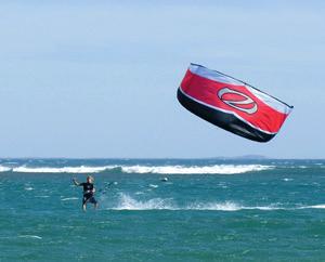 perc quadozás 1 fő részére. Kite oktatás AIR MAX SIKLÓERNYŐS ÉS KITE ISKOLA Változó helyszínek.