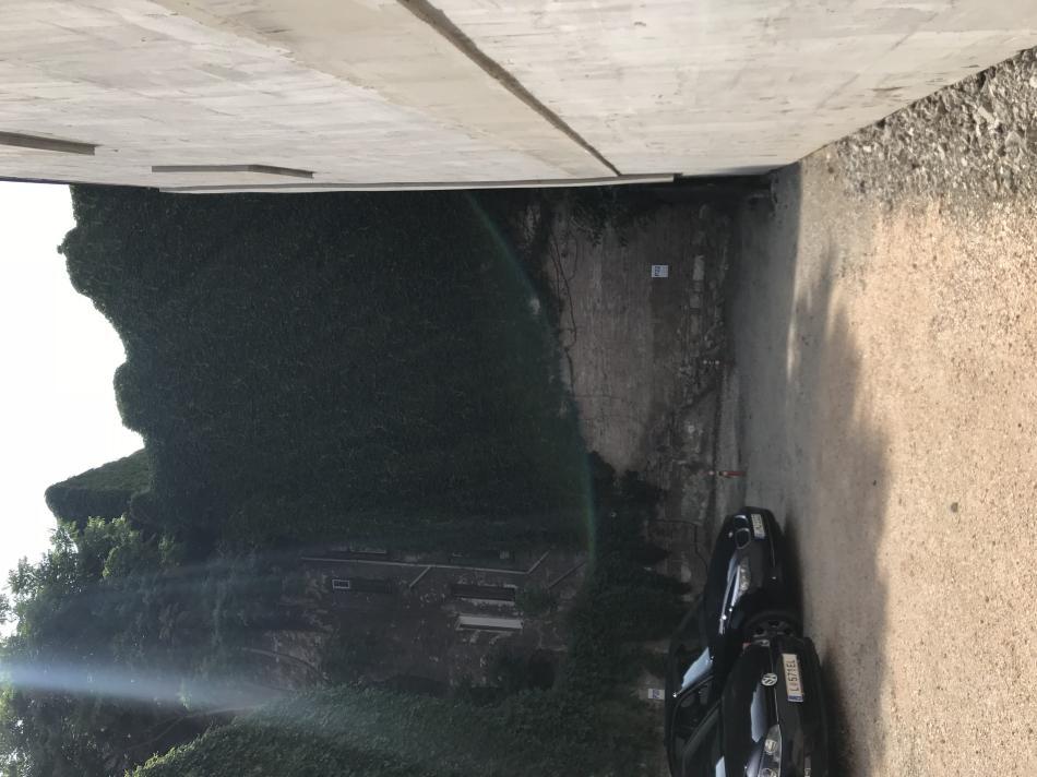 BEMUTATÁSA E2  udvar
