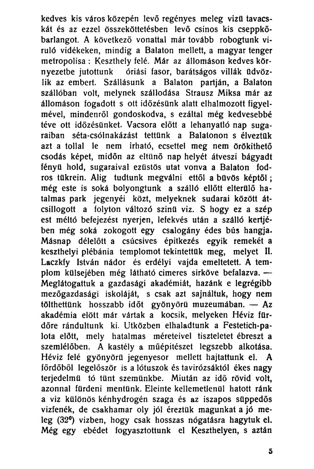kedves kis város közepén levő regényes meleg vizű tavacskát és az ezzel összeköttetésben levő csinos kis cseppkőbarlangot.