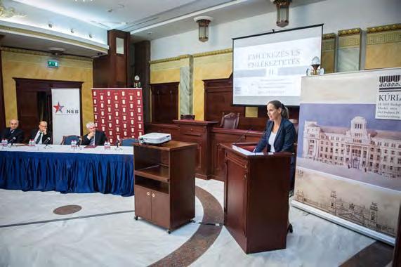 emléke előtt, bemutassa a diktatúra örökségét, és őszintén szembenézzen a múlttal.
