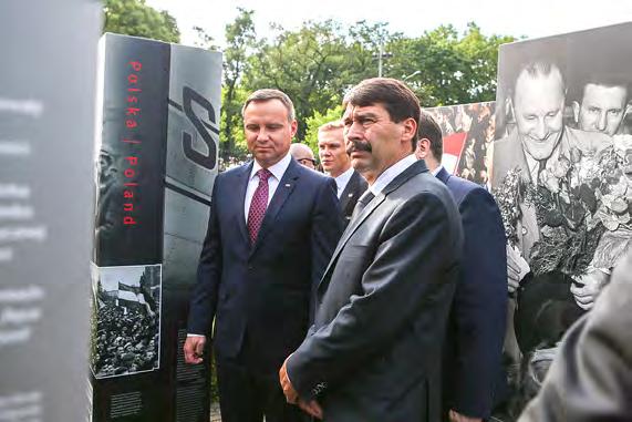 A budapesti kiállítás-megnyitón Szalay-Bobrovniczky Alexandra, Budapest főpolgármester-helyettese,