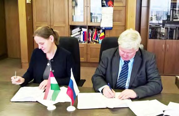 zeti Emlékezet Intézete igazgatótanácsának elnökével, Ondrej Krajňákkal és Marian Turzával, az intézmény titkárságának helyettes igazgatójával.