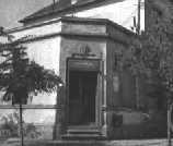 KURCZ SÁNDOR (*1903-?) szabómester és ruhakereskedő. 1903-ban született Foktőn. Szakmájában 1923-ban szabadult fel. A szabászatot Budapesten tanulta. 1933-ban lett önálló. Bácsalmáson 1934-ben, az ún.