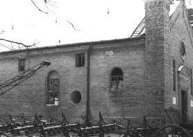 A BÁCSALMÁSI ZSINAGÓGA 1958 JANUÁRJÁBAN LEBONTÁSRA VÁRVA III. BETÖRÉS A BÁCSALMÁSI ZSINAGÓGÁBA Szerda virradó éjjel, eddig még ismeretlen tettesek, betörtek a helyi izraelita imaházba.