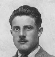 iskolát Bácsalmáson végzi el. 1935.12.02-án segédlevelet szerez. Vizsgagyakorlatát édesapja műhelyében tölti. A sütőmesteri mesterlevelet 1942.03.