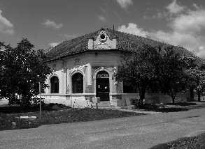 ÉS MA, BÚTORÁRUHÁZKÉNT Egyéb információ: Az Ambil-szálló 1907-ben épített, 20 esztendős épülete elkelt.