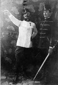 ROSENBERG JÓZSEF (*1875-1929) földbirtokos, tartalékos huszárkapitány. 1875-ben született Bácsalmáson. Bácsalmási lakos (Rákóczi út 18. sz.). Mátételkén gazdálkodott. Szülei: R. Adolf (*1842.