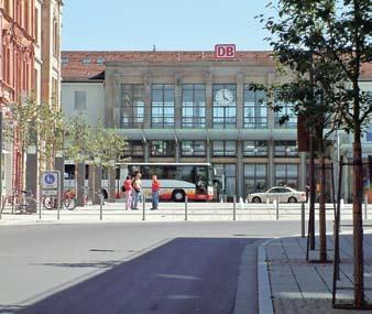 A buszpályaudvar látképe a Főpályaudvar felöl A Kaiserslauterni Főpályaudvar bejárata Irodalom [1] Merkblatt