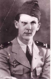 129 2. század A 2. század parancsnoka Ujszászy György szds.,(1944.05.01.-1944.09.19.) Papp Tibor fhdgy. (1944.09.19.-1944.11.16.) után Tóth Lajos [Drumi] hdgy. (1944.11.16.- 1945.05.04.) majd fhdgy.