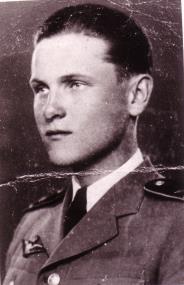 140 Eggenhoffer Béla hdgy. Nyáry György 1945.04.13-án Bécs É-on egy Lag-5 tipusú szovjet gépet lőtt le. Ugyanekkor Balogh Pál hdgy. ugyancsak Bécs ÉNy-on, egy Jak-9-es szovjet vcadászgépet lőtt le.