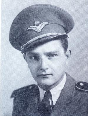 14 AZ 1944. AUGUSZTUS 20-i AVATÁS UTÁN TÖRTÉNTEK Az avatás után az évfolyamunk repülő növendékei közül egyedül Pozsgay Antal került vissza harci alakulatához.