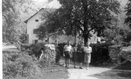 25-től a Tranninger és társa cég tehergépkocsi-javító műhelyben dolgoztam segédmunkásként.