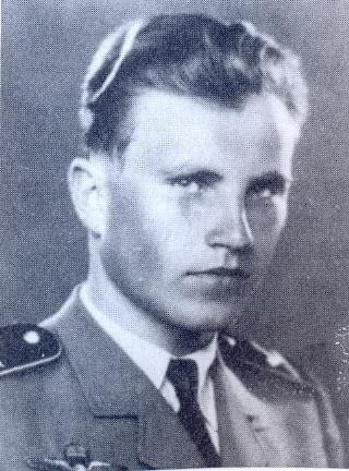 53 Április 24-én a m. kir. Romboló Kiképző Keret 4 tisztjével Ghyczy Márton, Ferenczy Zoltán, Szabó Tibor rep. hdgy-okkal és Thurzó Jenő t. rep. zls.