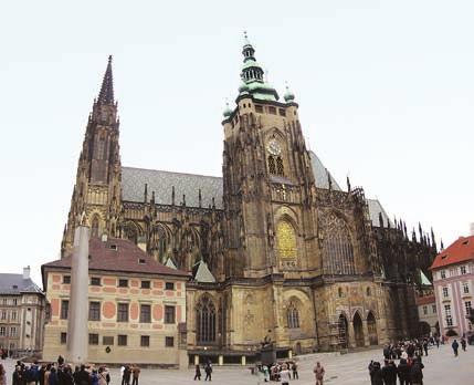 Például, amikor kínozták, földrengés támadt, s leomlottak a pogány templomok falai.